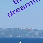 斯恩雅公寓 *