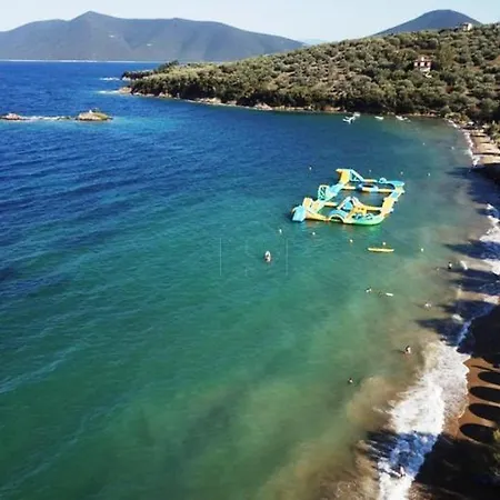 شقة Theoxenia Pteleós