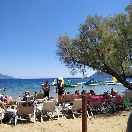 شقة Theoxenia Pteleós