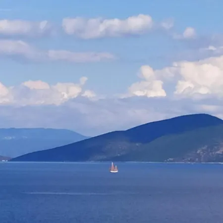 شقة Theoxenia Pteleós