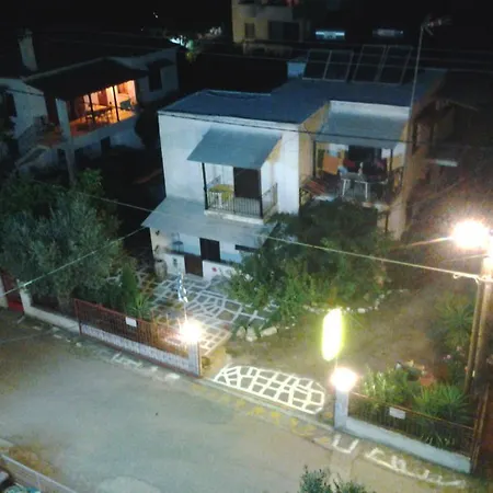 شقة Theoxenia Pteleós